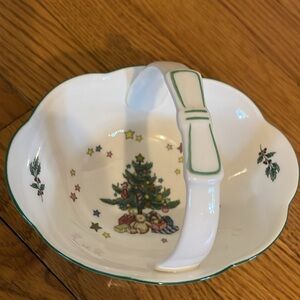 NIKKO Christmas “Candy Basket Dish” w/Handle